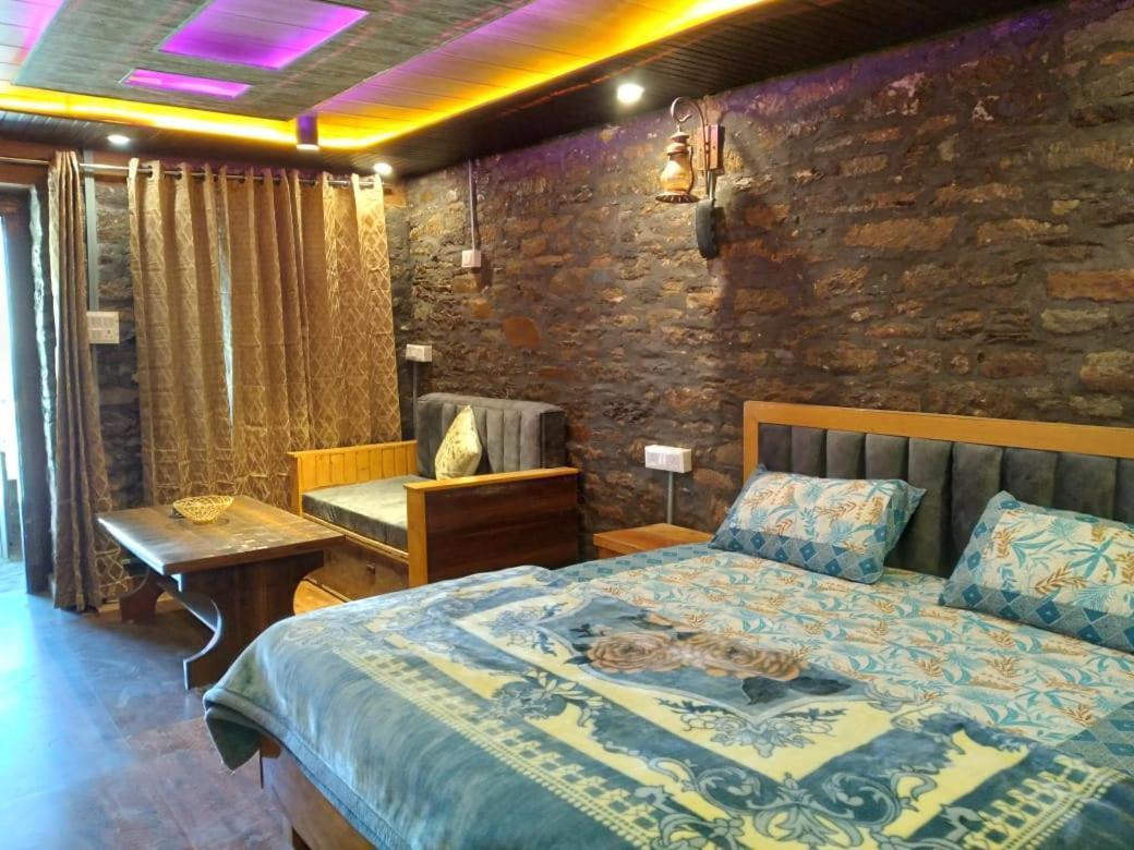 Nature Villaas Basa Homestay Pauri Luaran gambar