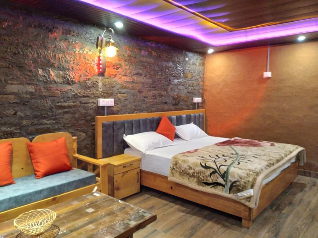 Nature Villaas Basa Homestay Pauri Luaran gambar