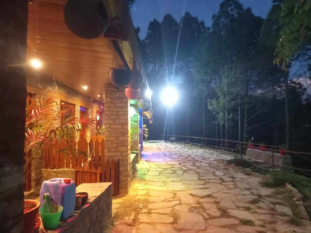 Nature Villaas Basa Homestay Pauri Luaran gambar