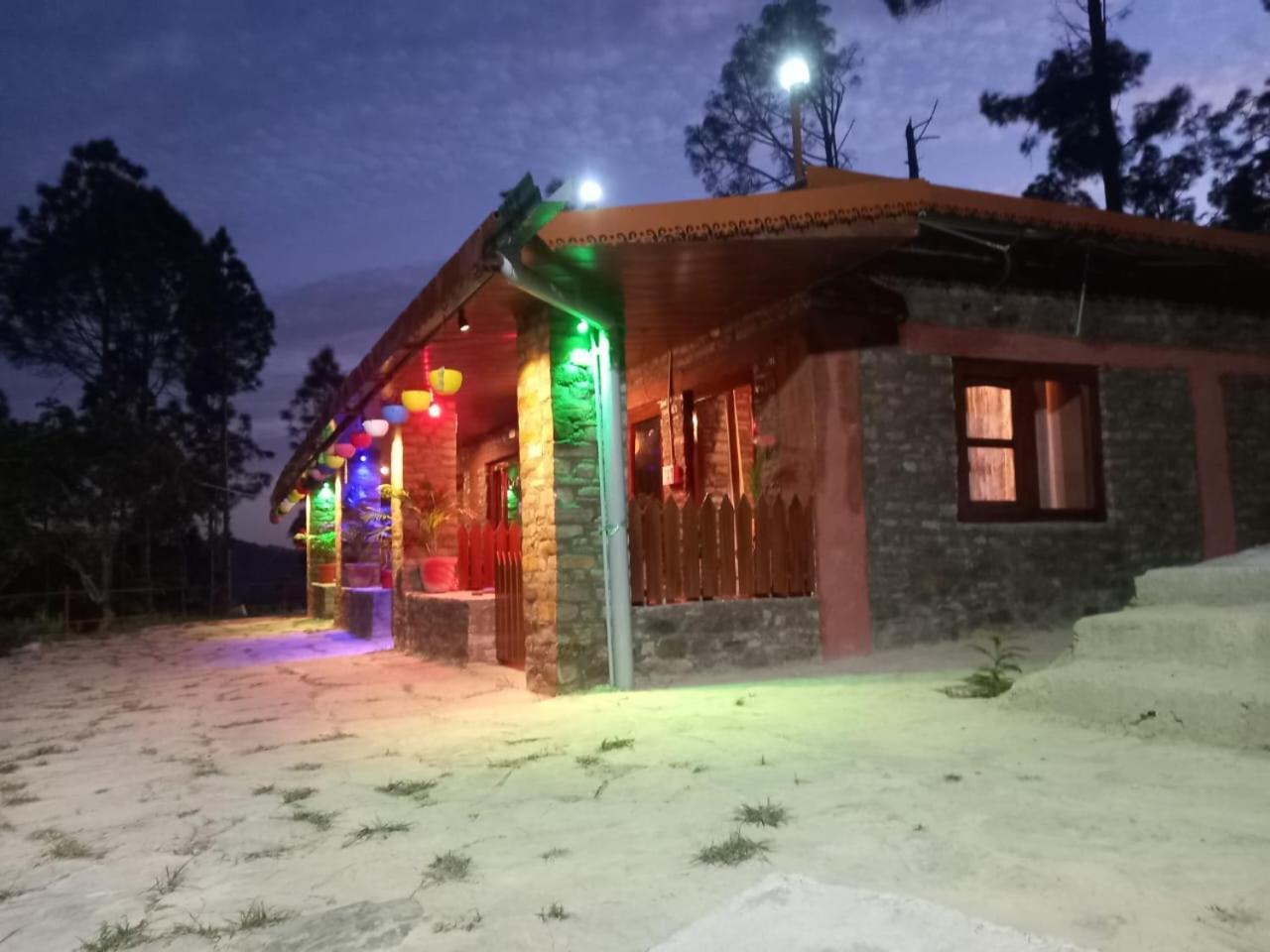 Nature Villaas Basa Homestay Pauri Luaran gambar