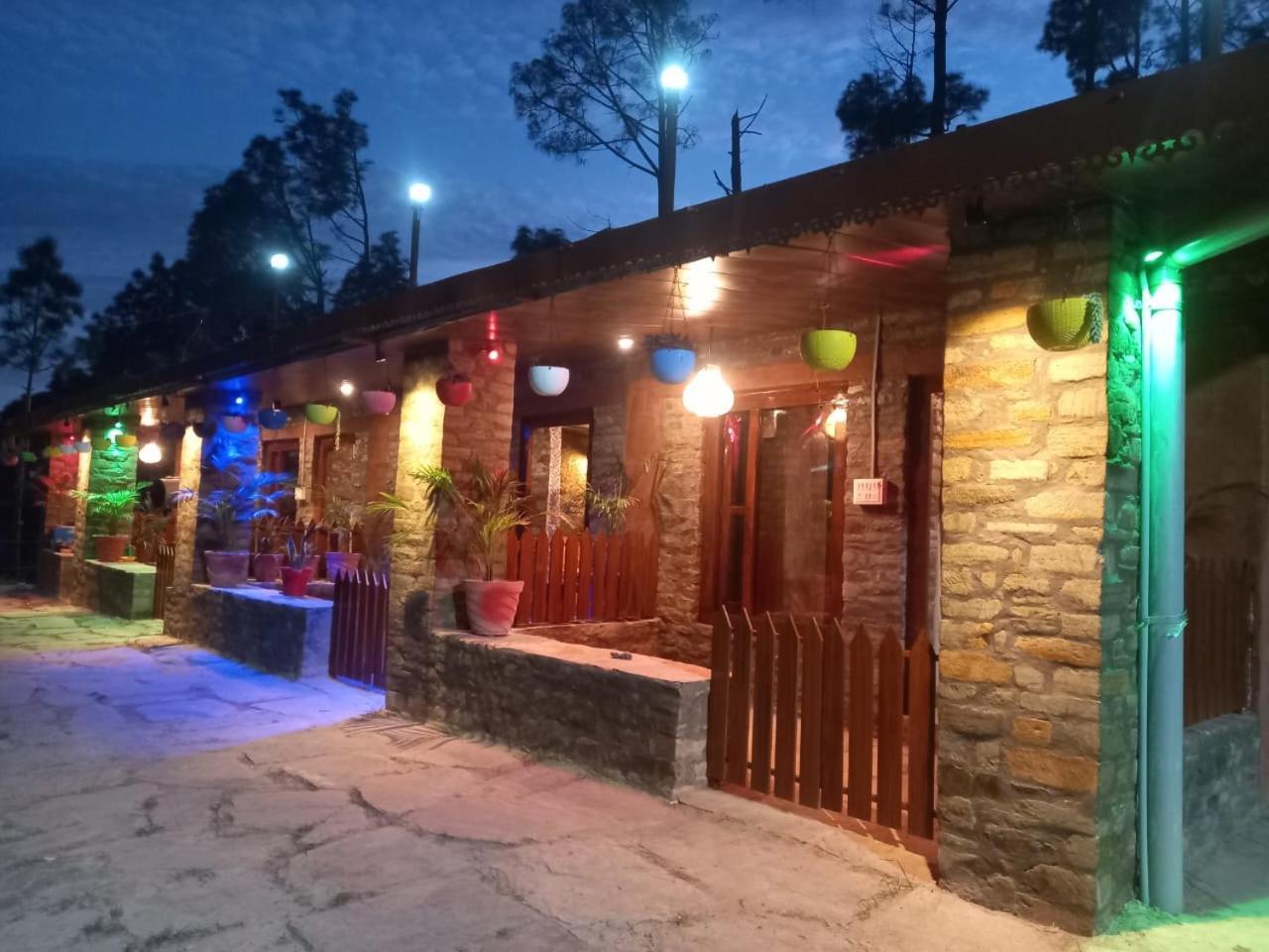 Nature Villaas Basa Homestay Pauri Luaran gambar