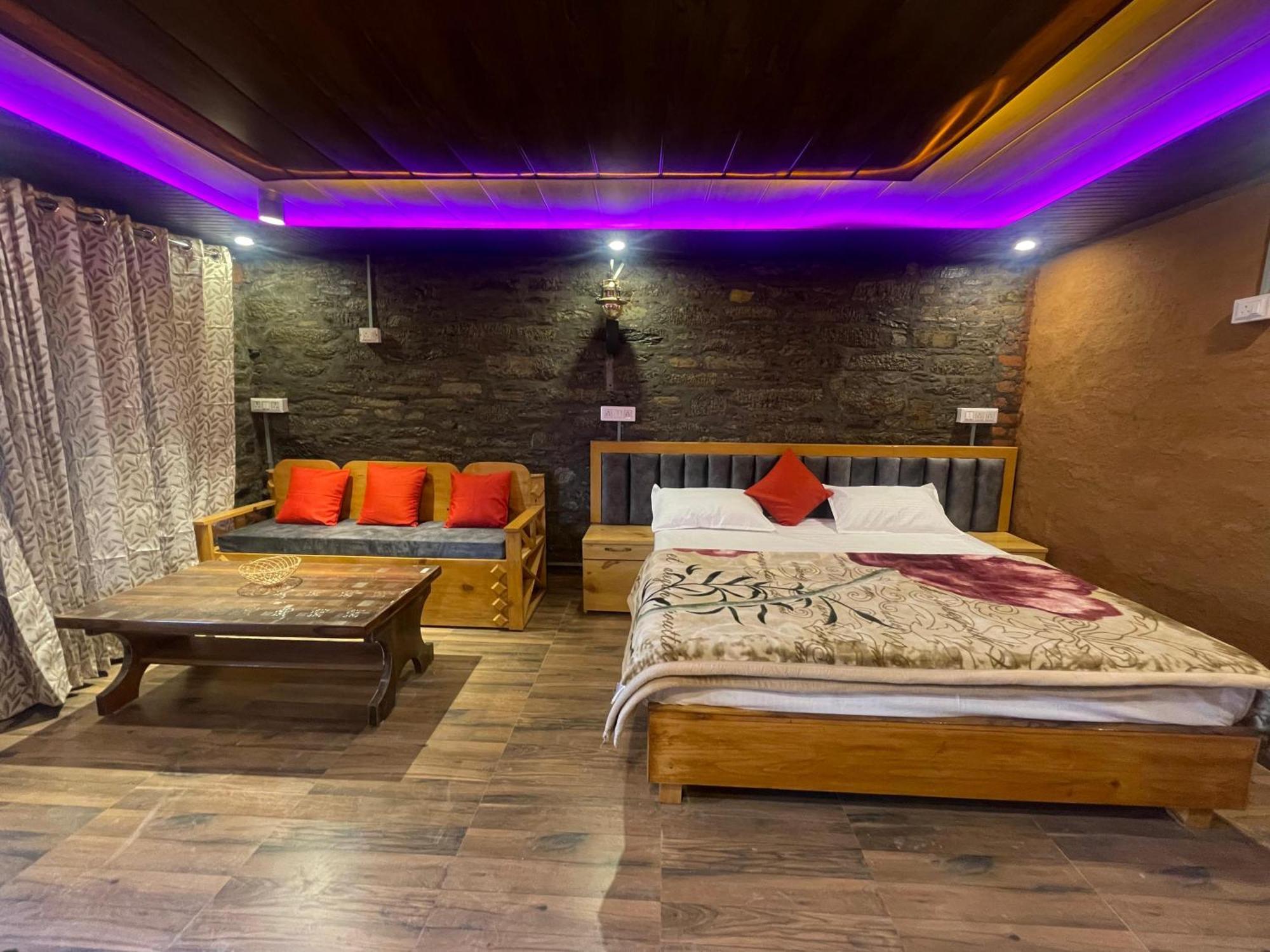 Nature Villaas Basa Homestay Pauri Luaran gambar
