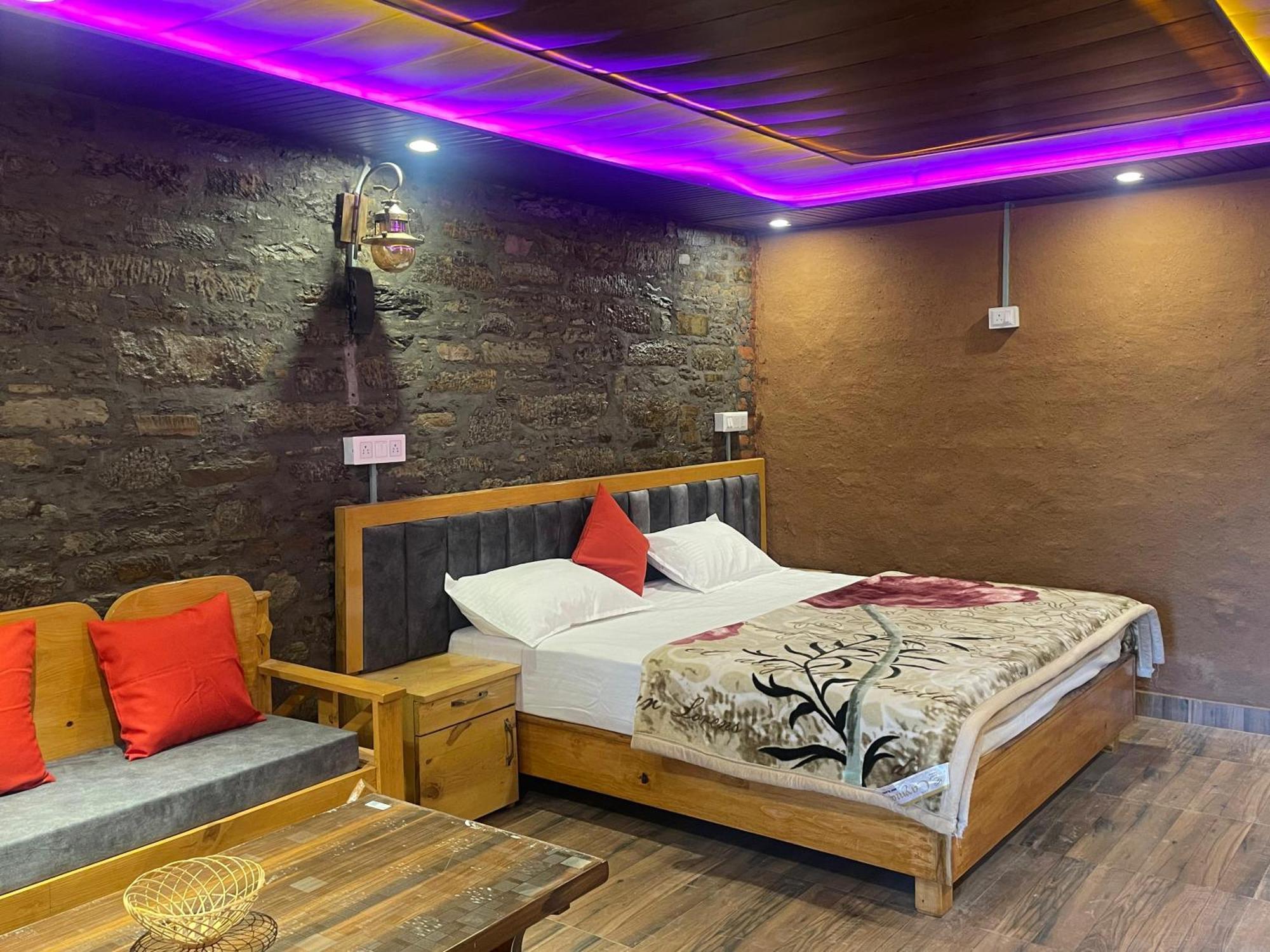 Nature Villaas Basa Homestay Pauri Luaran gambar