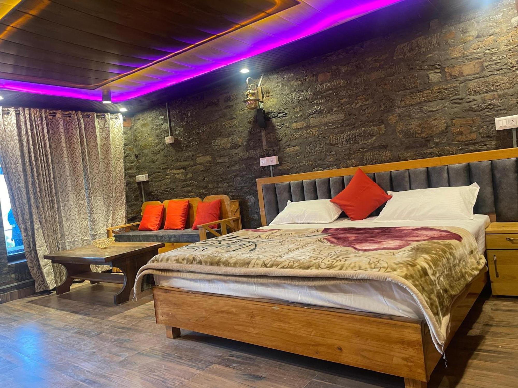 Nature Villaas Basa Homestay Pauri Luaran gambar