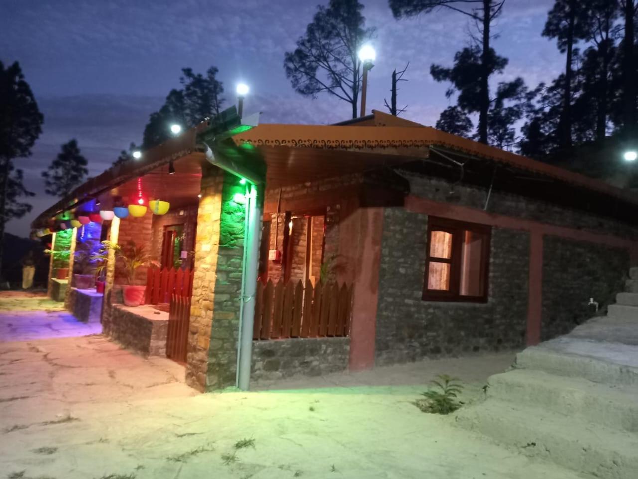 Nature Villaas Basa Homestay Pauri Luaran gambar