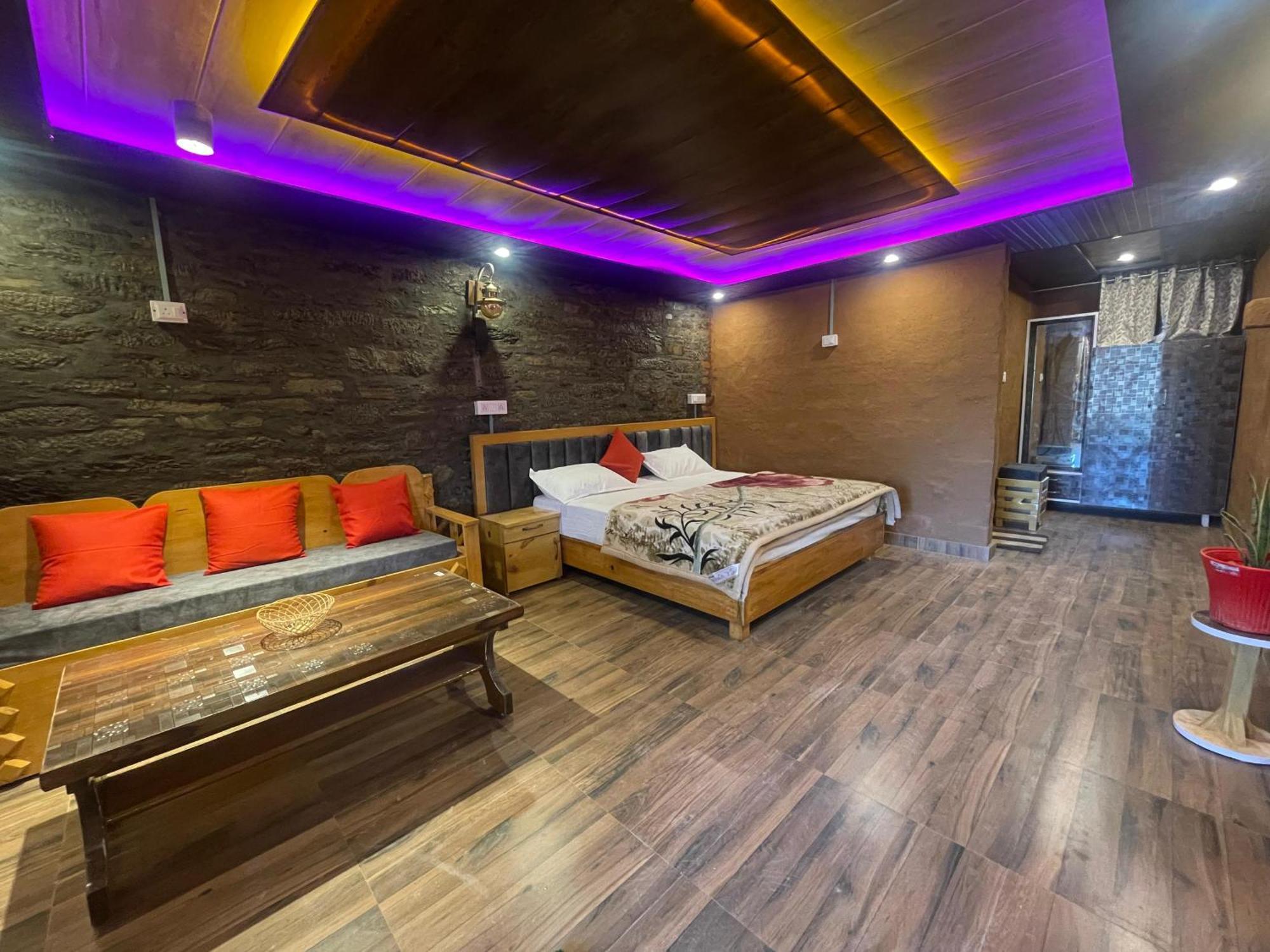 Nature Villaas Basa Homestay Pauri Luaran gambar