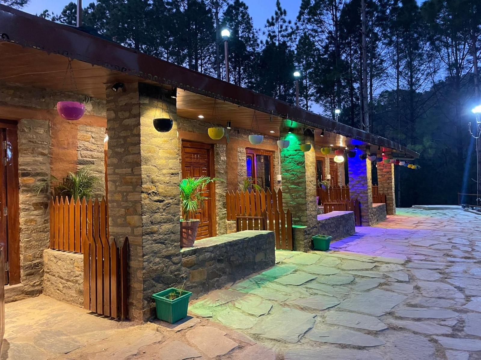 Nature Villaas Basa Homestay Pauri Luaran gambar