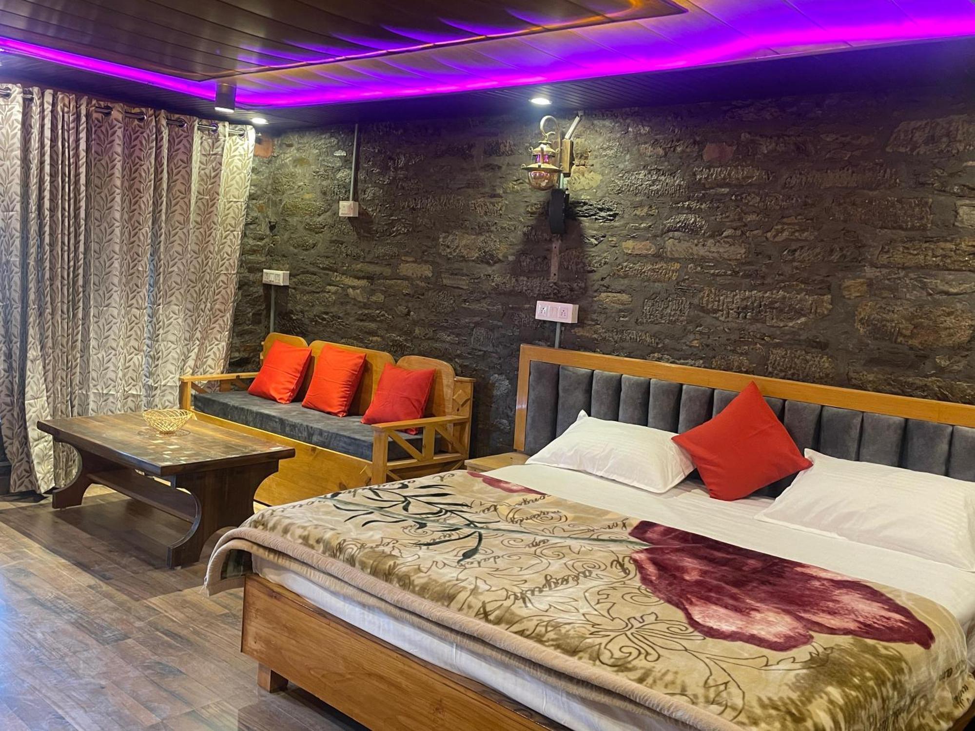 Nature Villaas Basa Homestay Pauri Luaran gambar