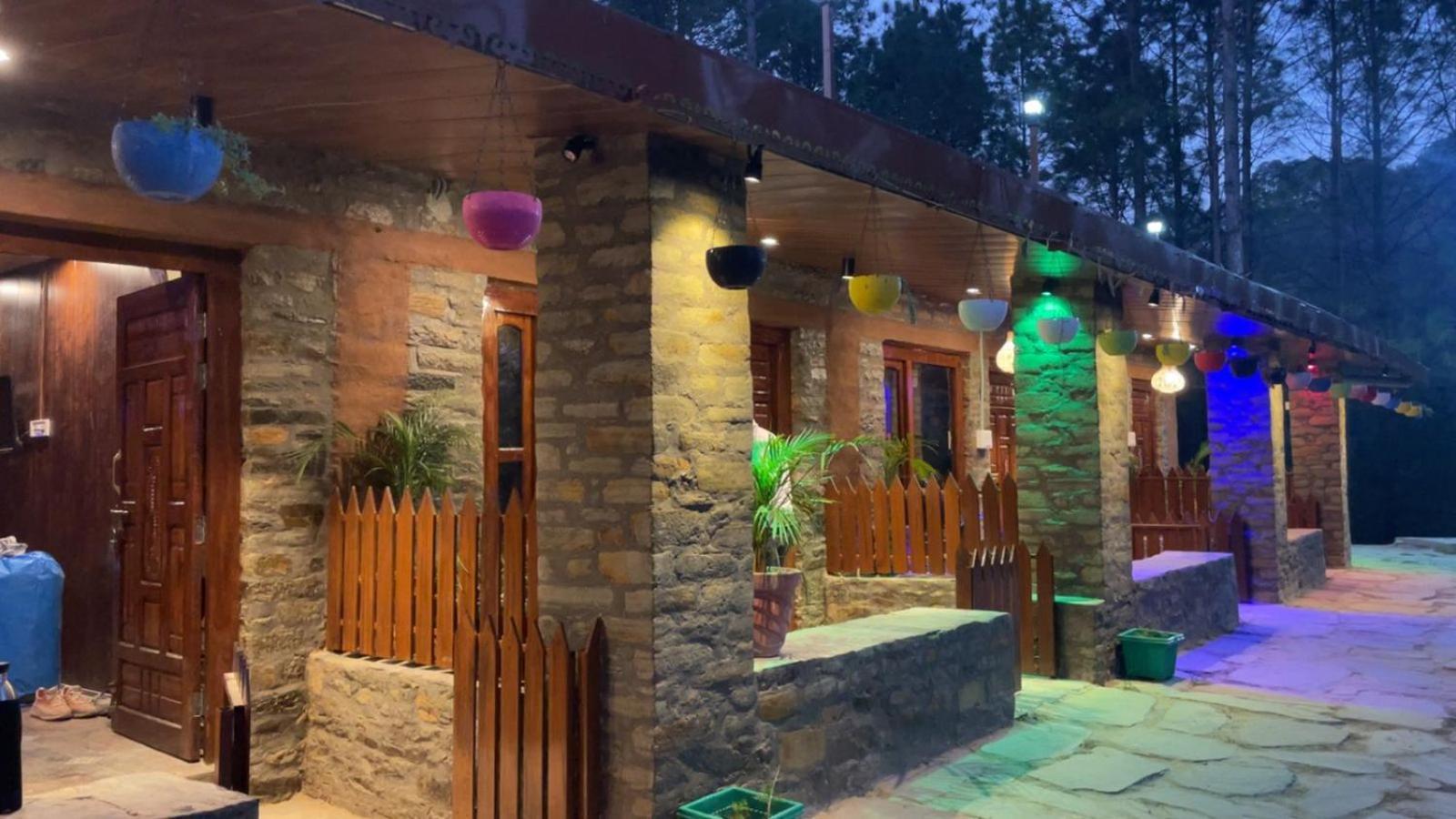 Nature Villaas Basa Homestay Pauri Luaran gambar