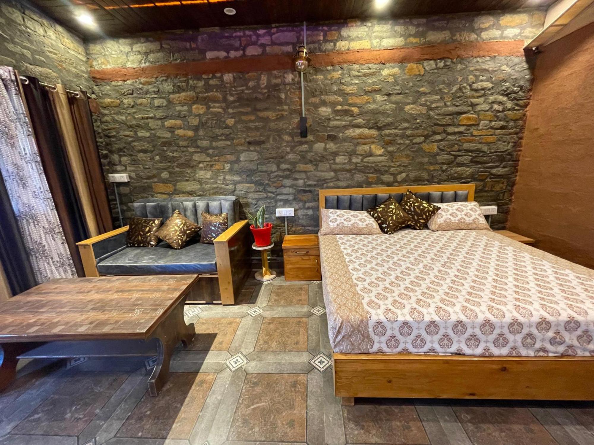 Nature Villaas Basa Homestay Pauri Luaran gambar