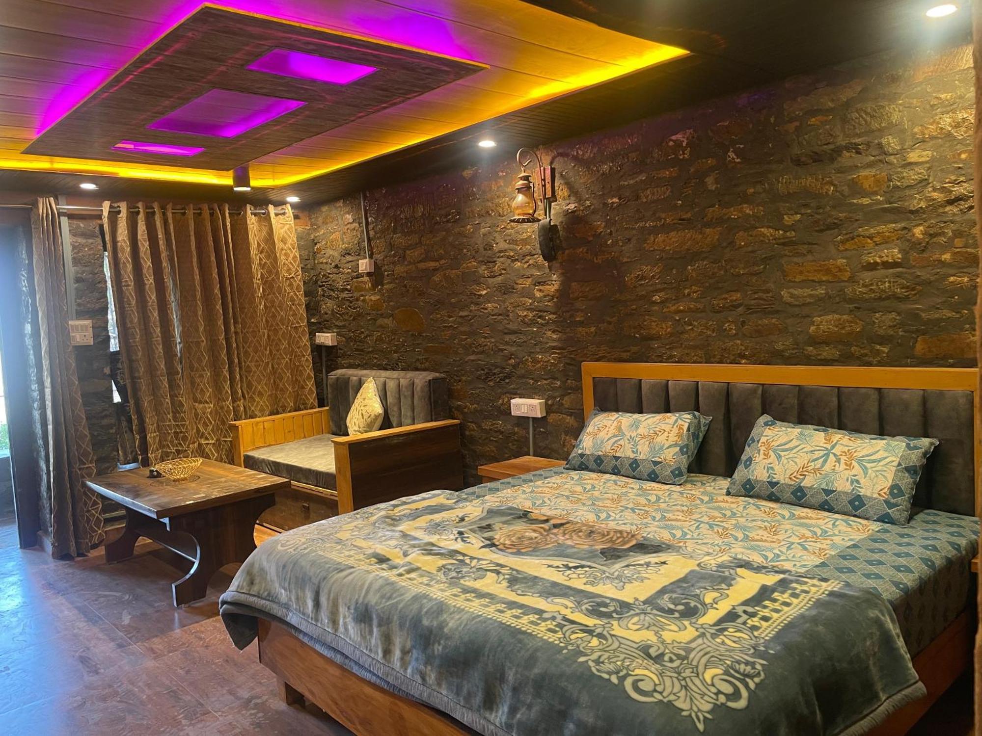 Nature Villaas Basa Homestay Pauri Luaran gambar