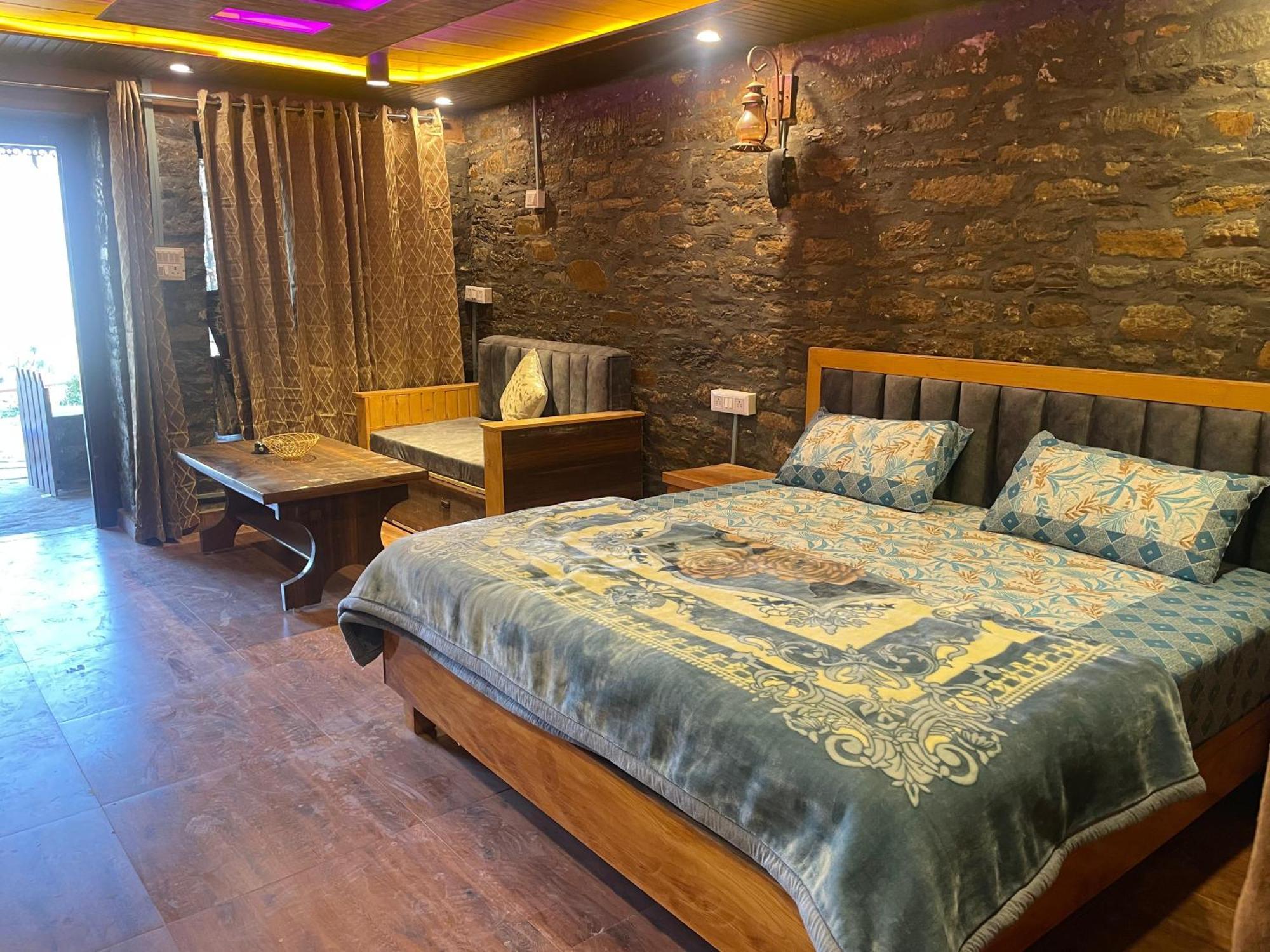 Nature Villaas Basa Homestay Pauri Luaran gambar