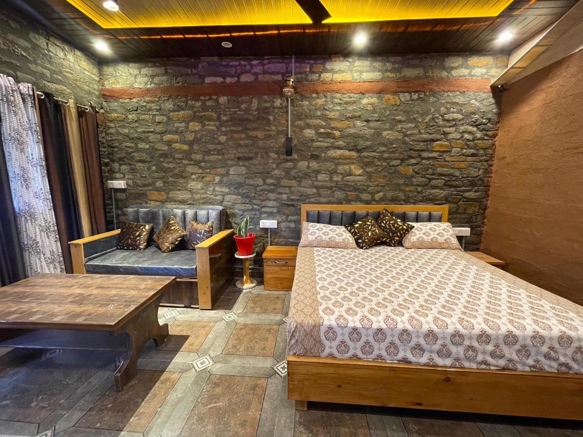 Nature Villaas Basa Homestay Pauri Luaran gambar